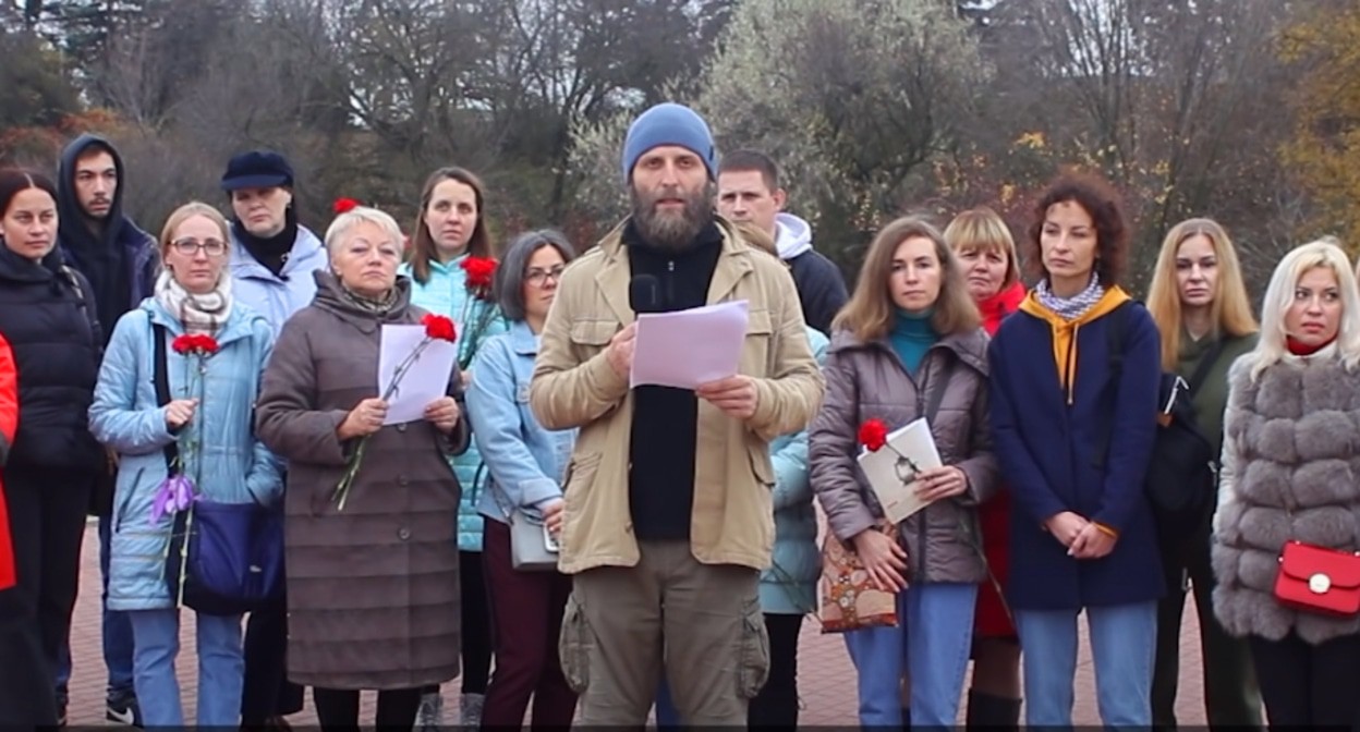 Жители Ростова-на-Дону обращаются к Владимиру Путину. Кадр видео 
Родительское Всероссийское Сопротивление РВС https://www.youtube.com/watch?v=8TpHnuh8cPk