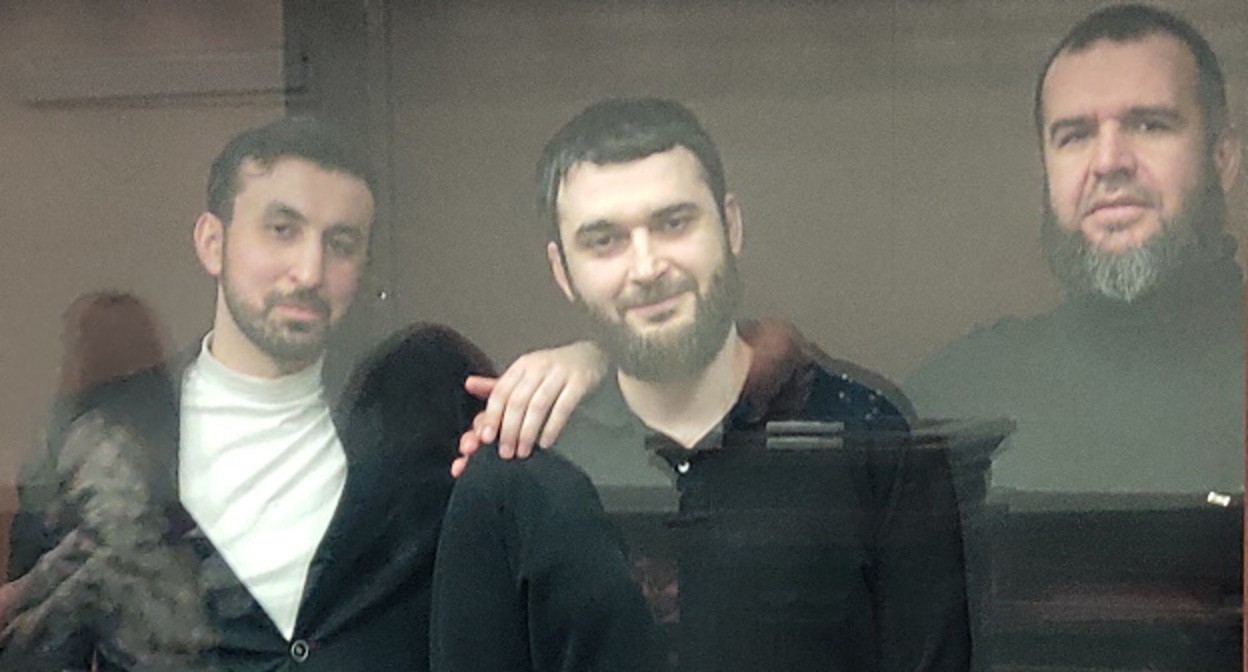 Кемал Тамбиев, Абдулмумин Гаджиев и Абубакар Ризванов, 23 декабря 2021 года. Фото Константина Волгина для "Кавказского узла"
