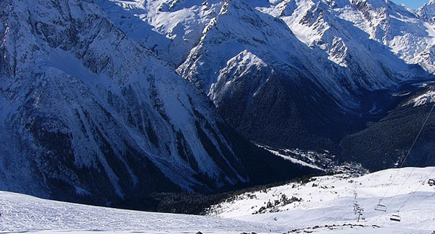 Вид на Домбай. Фото: Алексей Путеев https://ru.wikipedia.org 