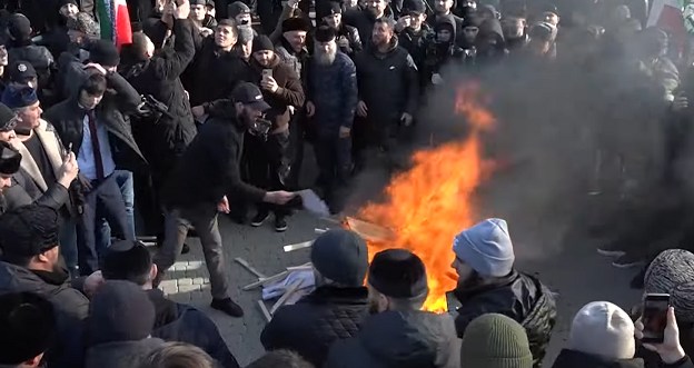 Митинг в Грозном 2 февраля. Кадр видео RT www.youtube.com/watch?v=ijn4k1sklfY