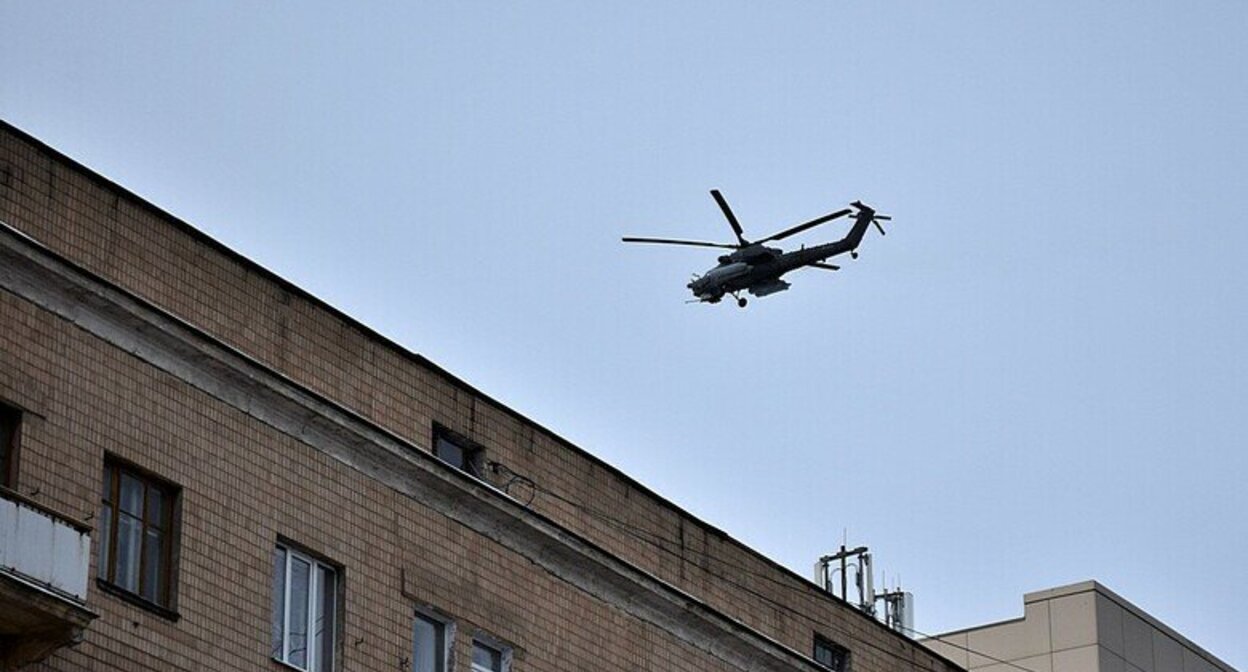 Военный вертолет над Волгоградом. Фото novostivolgograda.ru Военный вертолет над Волгоградом. Фото novostivolgograda.ru
