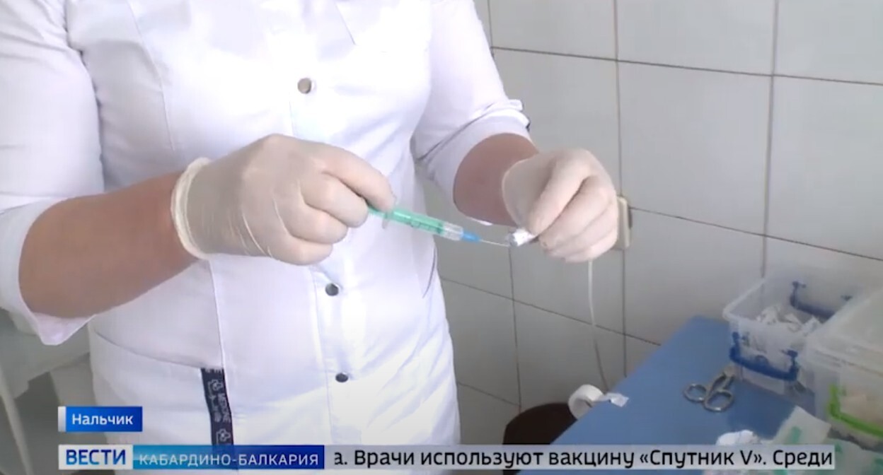 Подготовка к прививке от коронавируса в поликлинике Нальчика. Стоп-кадр из видео https://www.youtube.com/watch?v=S7w2wz0SKBg