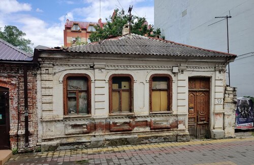 Дом по проспекту Карла Макса, 39 в Ставрополе, который будет отреставрирован в рамках "Том Сойер Феста". Фото предоставлено ставропольским координатором инициативы Иваном Самохваловым.