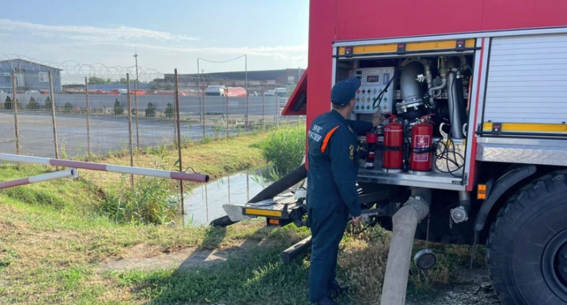 Ликвидация последствия подтоплений В Славянском районе Кубани. Фото: пресс-служба ГУ МЧС по Краснодарскому краю


