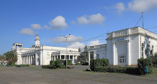 Сухум. Фото Hons084 
 https://ru.wikipedia.org/wiki/Сухум 