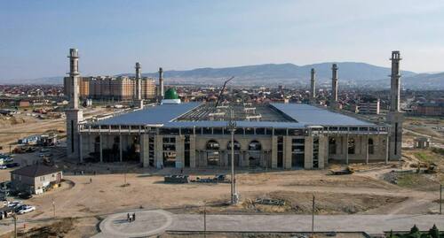 Строящийся Духовный центр между Махачкалой и Каспийском. Фото: пресс-служба главы Дагестана https://t.me/melikov05/461