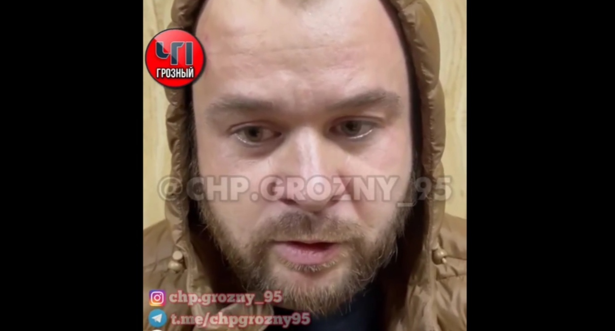 Турист приносит извинение за слова о чеченцах. Кадр видео из Instagram*-паблика "ЧП/Грозный № 1" https://www.instagram.com/p/CjwfWyypvJE/