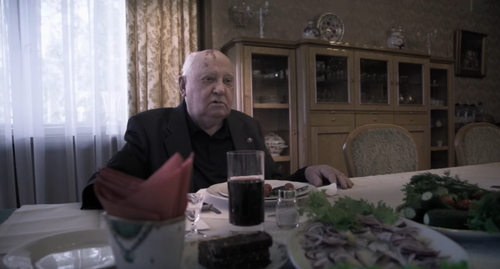 Стоп-кадр видео фильма "Горбачев. Рай", канал 
Vitaly Mansky, https://www.youtube.com/watch?v=9Hyjup52Em0