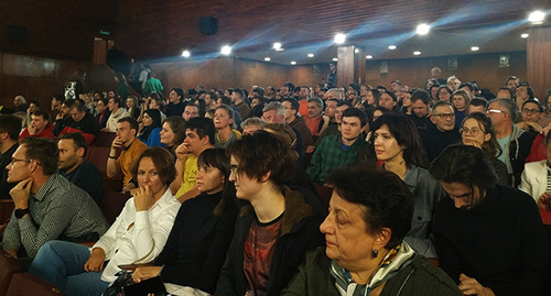 Зрители. Ереван, 9 ноября 2022 г. Фото Армине Мартиросян для "Кавказского узла"