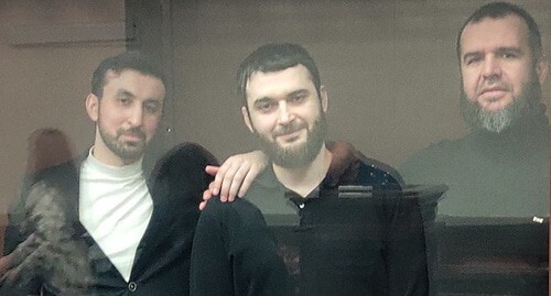 Кемал Тамбиев, Абдулмумин Гаджиев и Абубакар Ризванов, 23 декабря 2021 года. Фото Константина Волгина для "Кавказского узла" Кемал Тамбиев, Абдулмумин Гаджиев и Абубакар Ризванов, 23 декабря 2021 года. Фото Константина Волгина для "Кавказского узла"