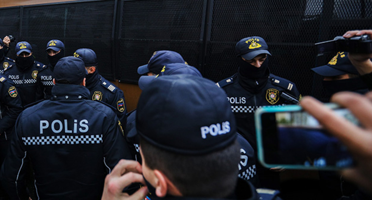 Сотрудники полиции во время акции протеста. Фото Азиза Каримова для "Кавказского узла"
