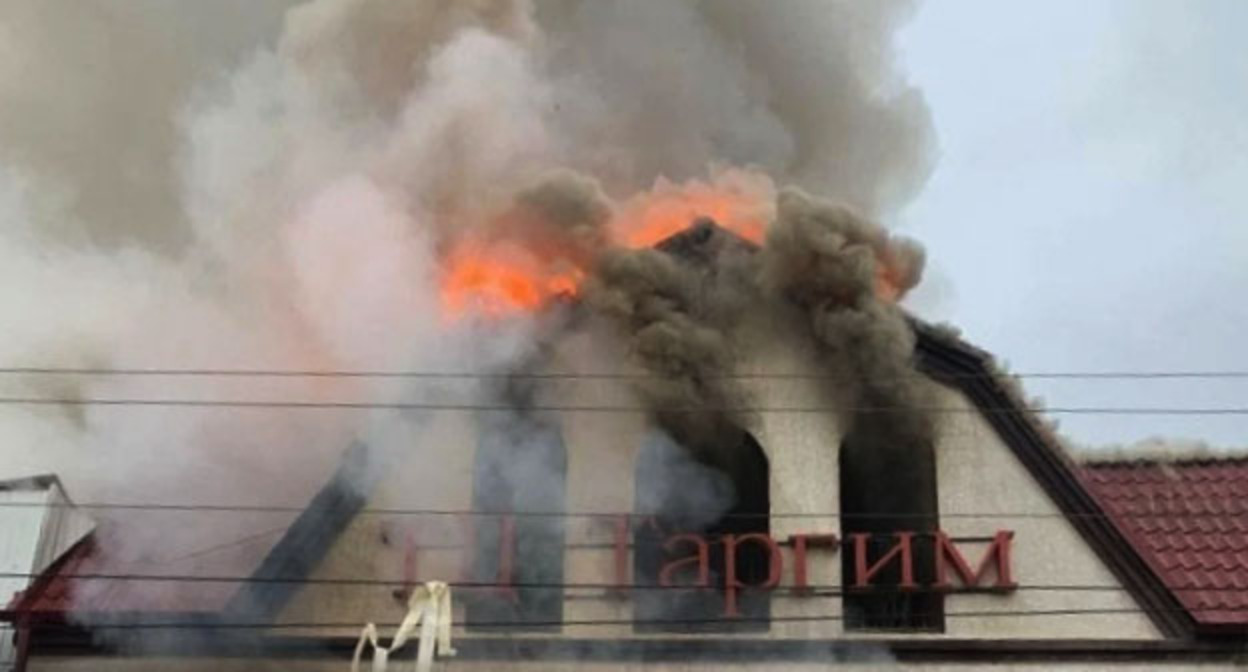 Момент взрыва в торговом центре Нальчика. Скриншот видео ren.tv