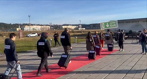 Акция-перформанс в Кутаиси. Кадр видео Info Imereti https://www.facebook.com/infoimereti.com.ge/videos/460718422912112/ Акция-перформанс в Кутаиси. Кадр видео Info Imereti https://www.facebook.com/infoimereti.com.ge/videos/460718422912112/