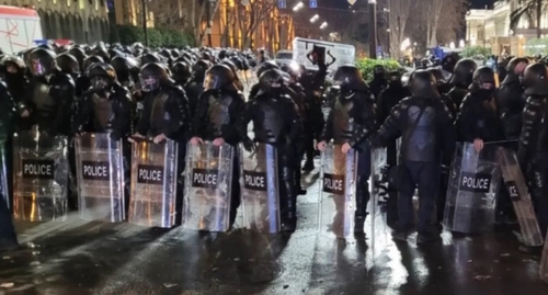 Полиция на проспекте Руставели, стоп-кадр видео  https://t.me/smirusnews/29586