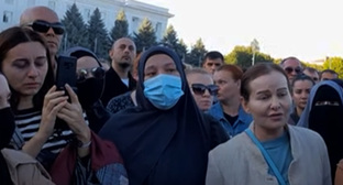 Участники акции протеста против мобилизации. Скриншот видео "Кавказского узла" https://www.youtube.com/watch?v=PNvo-9KMwvs