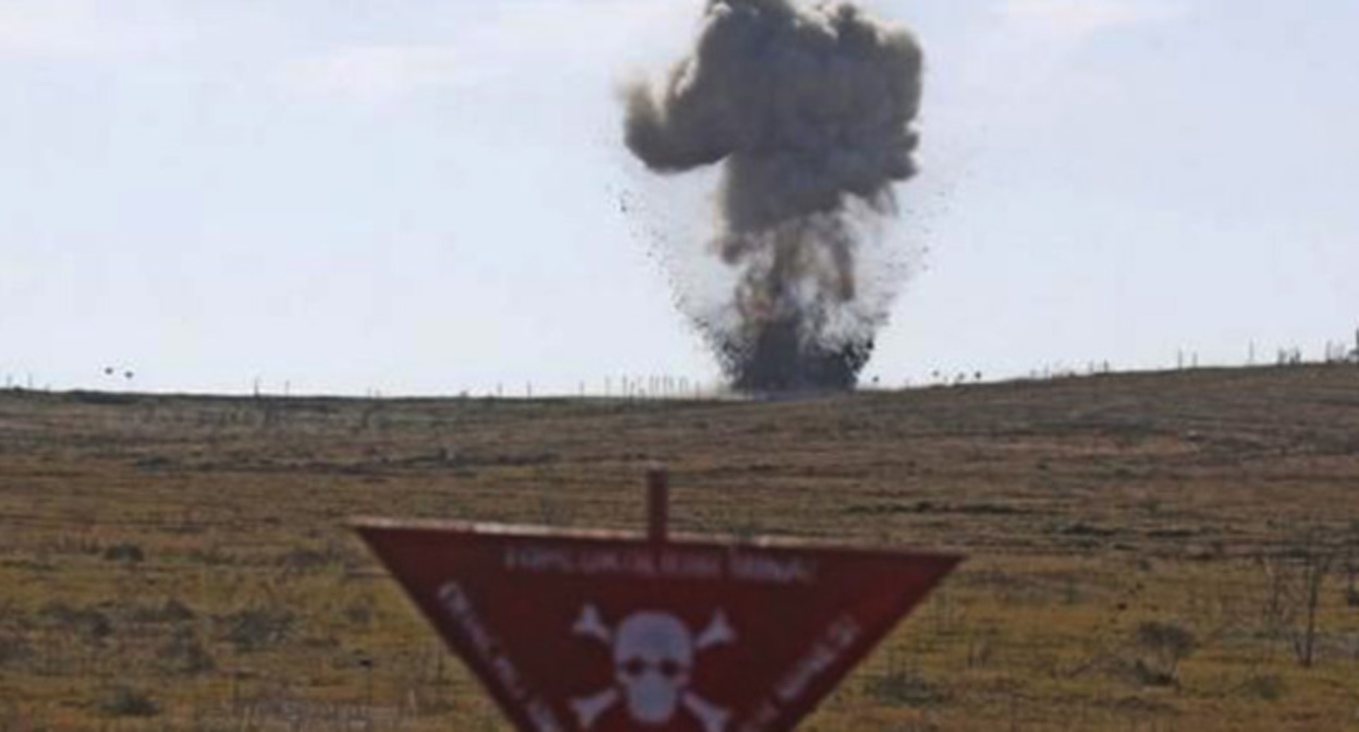 Взрыв мины. Фото: https://cbctv.az/news/39230/dva-celoveka-podorvalis-na-mine-v-agdamskom-raione-azerbaidzana
