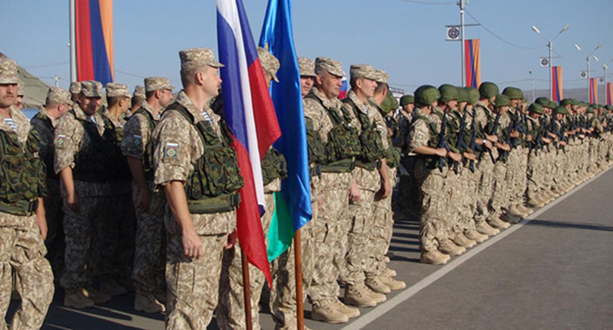 Объединенная группировка войск Армении и России. Фото: https://www.dw.com/ru/