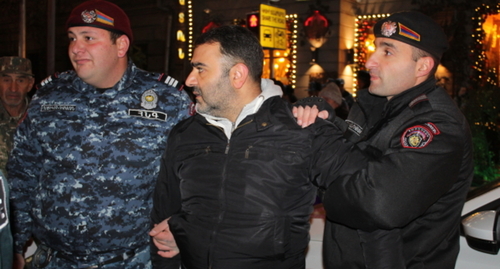 Задержание активиста в Ереване, фото: Тигран Петросян для "Кавказского узла"