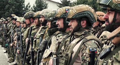 Бойцы Росгвардии в Чечне, стоп-кадр видео https://t.me/RKadyrov_95/3566