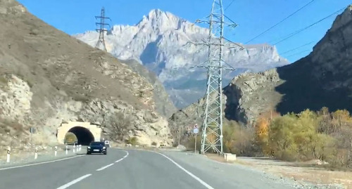 Транскавказская автомагистраль. Стоп-кадр из видео https://www.youtube.com/watch?v=hz87XjXT-ko