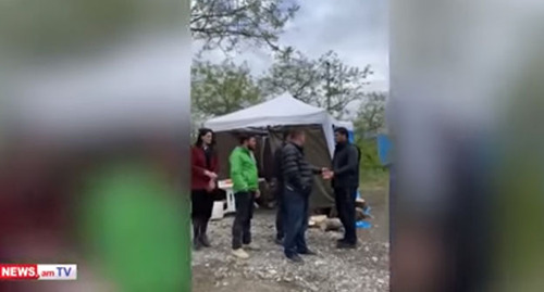 Палатка активистов, которые требуют убрать азербайджанский КПП. Скриншот видео https://news.am/rus/news/757783.html