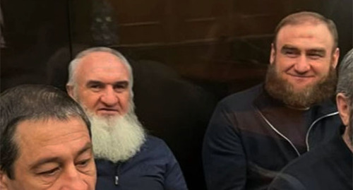 Рауль (слева) и Рауф Арашуковы в зале суда. Фото: пресс-служба Мосгорсуда
