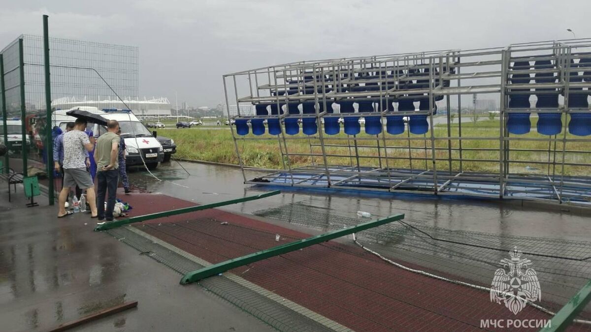 Обрушение трибуны в Ростове-на-Дону. Фото: пресс-служба МЧС России