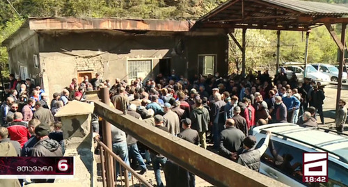 Бастующие шахтеры. Стоп-кадр из видео телеканала "Мтавари Архи" https://mtavari.tv/news/41172-chiaturashi-protesti-gagrdzeldeba-magharoelebis