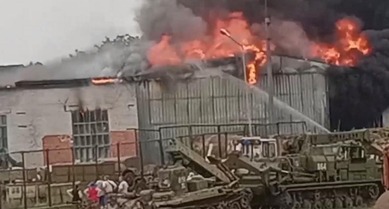 Пожар в воинской части Георгиевска. Фото: 
georgievsk_live / Telegram