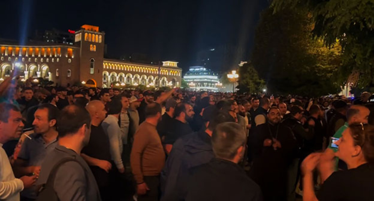Участники протеста в Ереване. 21 сентября 2023 г. Скриншот видео https://t.me/mikayelbad/27797