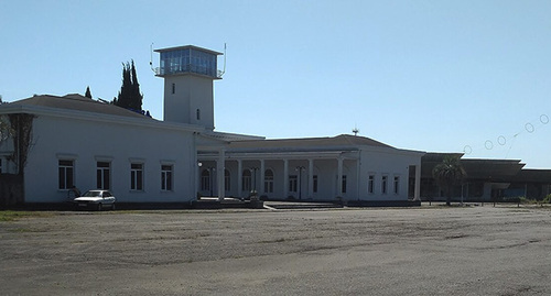 Аэропорт в Сухуме. Фото: Alex Alex Lep. https://ru.wikipedia.org