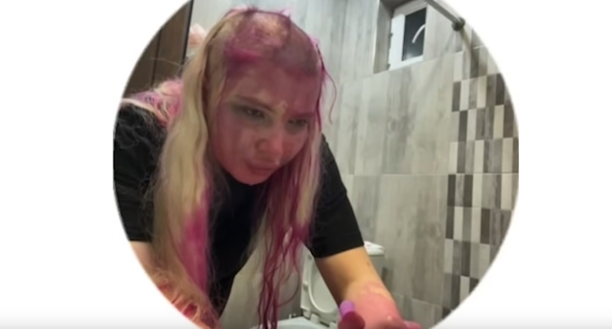 Участница дебоша в Ереване, стоп-кадр видео канала 
Юля Финес, https://www.youtube.com/watch?v=cVOIOQNKYO0