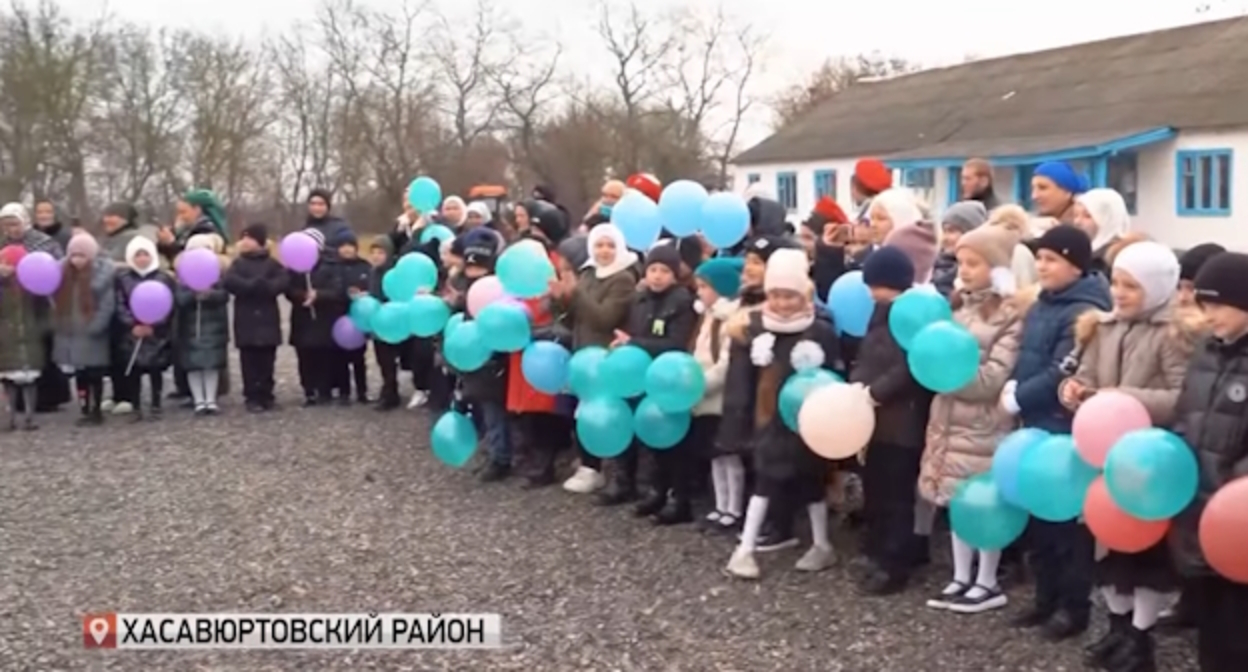 Церемония открытия школы в селе Октябрьское, стоп-кадр видео РГВК "Дагестан" https://www.youtube.com/watch?v=VLaruAlA7Qw