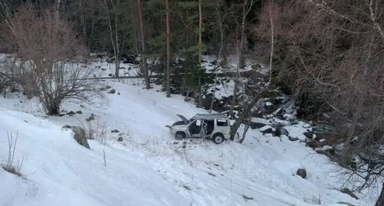 Внедорожник с туристами сорвался в ущелье в Карачаево-Черкессии. Фото: МВД КЧР
