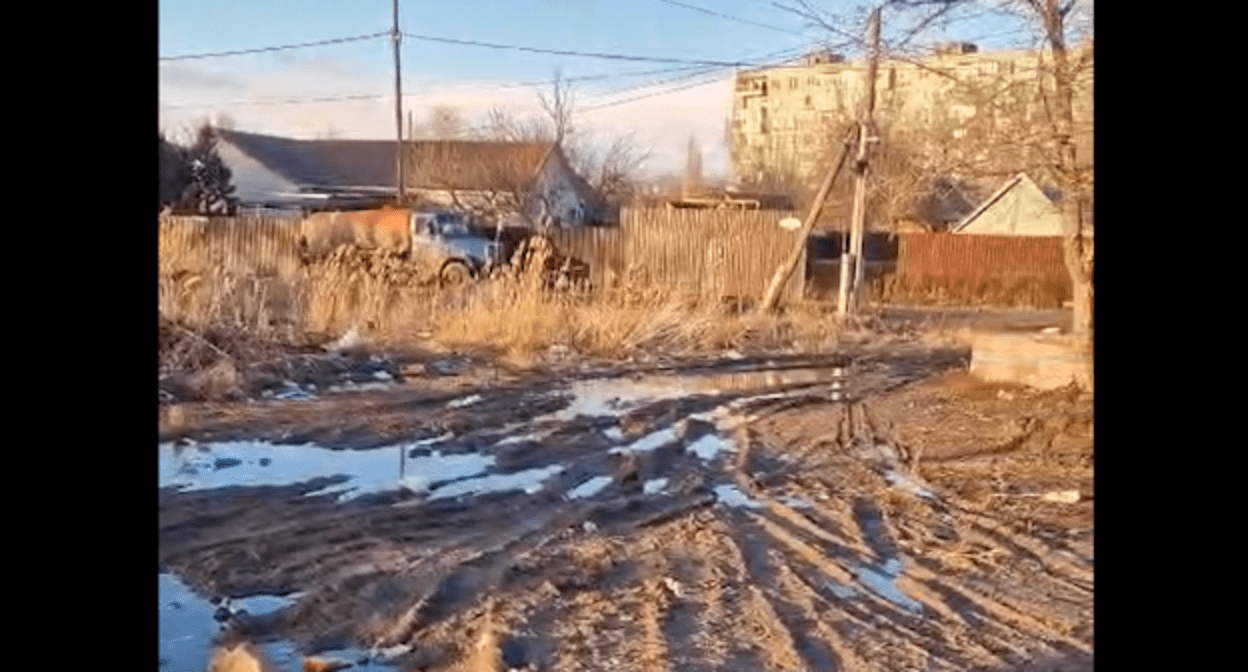 Улица в Ленинском районе Астрахани, стоп-кадр видео, снятого инициативной группой. 