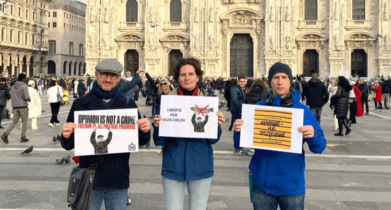 Участники акции в поддержку Олега Орлова (признан иноагентом) в Милане 15.02.24, https://activatica.org/content/8f21d44d-bdda-48d7-8daf-92d96c5ebd2c/akcii-v-podderzhku-olega-orlova-v-italii-i-portugalii 