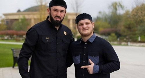 Спикер парламента Чечни Магомед Даудов и сын Рамзана Кадырова Ахмат. Фото из телеграм-канала Магомеда Даудова https://t.me/s/MDaudov_95 