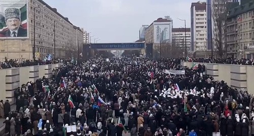 Шествие в Грозном. 10 марта 2024 года. Кадр видео ТАСС https://t.me/tass_agency/235707