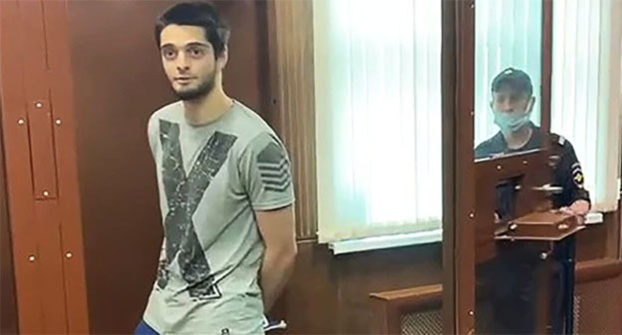 Сайд-Мухаммад Джумаев в зале суда. Скриншот видео Тверской райсуд в Москве http://mos-gorsud.ru/rs/tverskoj
