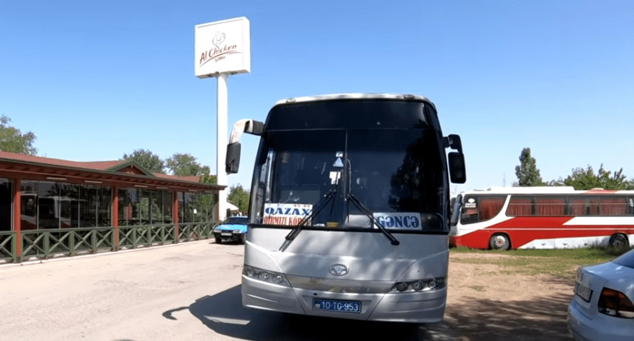 Туравтобусы в Азербайджане, стоп-кадр видео из YouTube-канала Travel Forever, https://www.youtube.com/watch?v=2oE4jzv4Xn8&t=2213s 