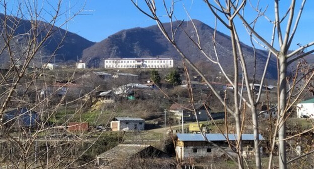 Школа в селе Азох Гадрутского района Нагорного Карабаха. Фото Алвард Григорян для "Кавказского узла"