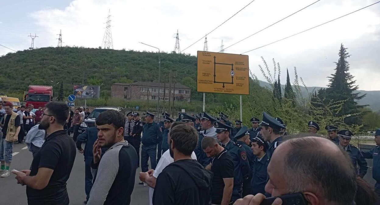 Жители села Воскепар на сходе. Photo : Tavush for the Motherland