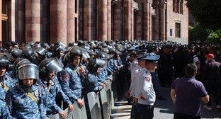 Участники акции протеста в Ереване, 9 мая 2024 года. Фото Тиграна Петросяна для "Кавказского узла".