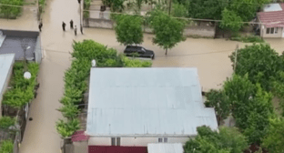 Затопленные улицы поселка Церовани. Стоп-кадр видео Tbilisi Life от 26.05.24, https://t.me/Tbilisi_life/27015