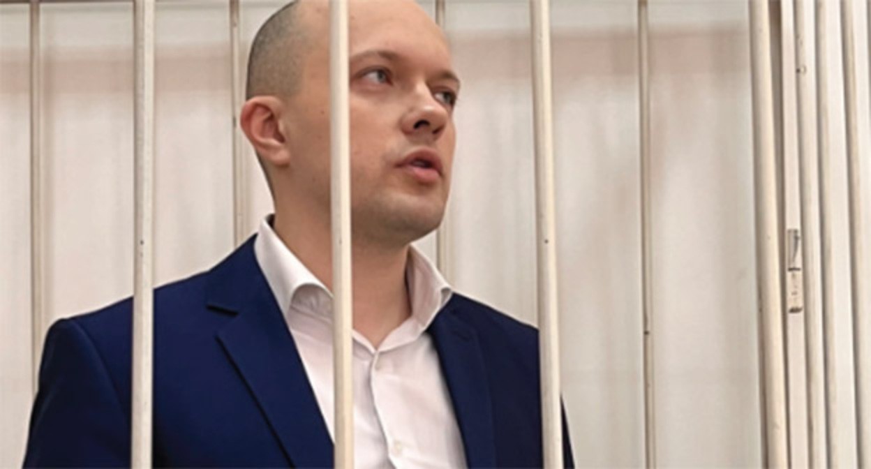 Ринат Кирамов в зале суда. Скриншот со страницы сайта, где собрана информация об уголовных делах в отношении российских Свидетелей Иеговы*.
