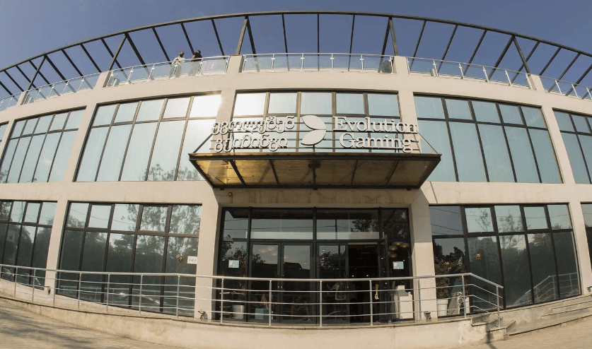 Офис Evolution Georgia. Скриншот фото от 05.07.24, https://www.newsgeorgia.ge/tysjachi-sotrudnikov-evolution-georgia-grozjat-zabastovkoj/
