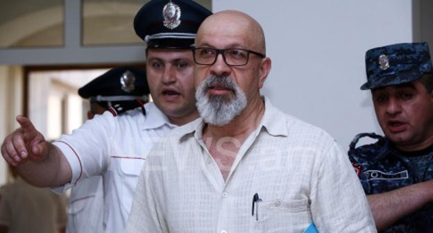 Каро Егнукян (в центре), 2018 год. Фото: Arsen Sarkisyan/NEWS.am