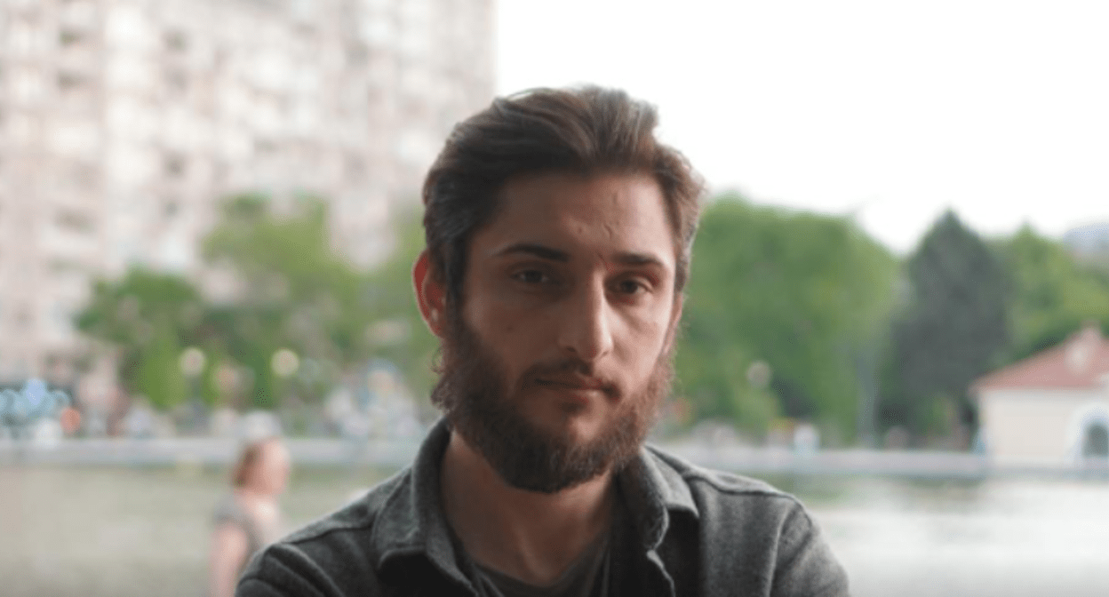 Нурлан Гахраманлы. Скриншот фото с сайта Meydan TV от 20.02.25, https://www.meydan.tv/ru/article/po-delu-mejdan-tv-zaderzhan-zhurnalist-nurlan-libre/