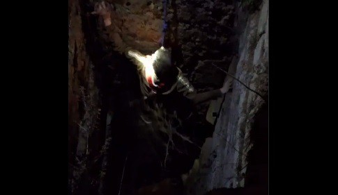 Спасение ребенка, провалившегося в коллектор в Дербенте. Кадр видео из телеграм-канале MIRMOL.RU https://t.me/mirmol05/43354