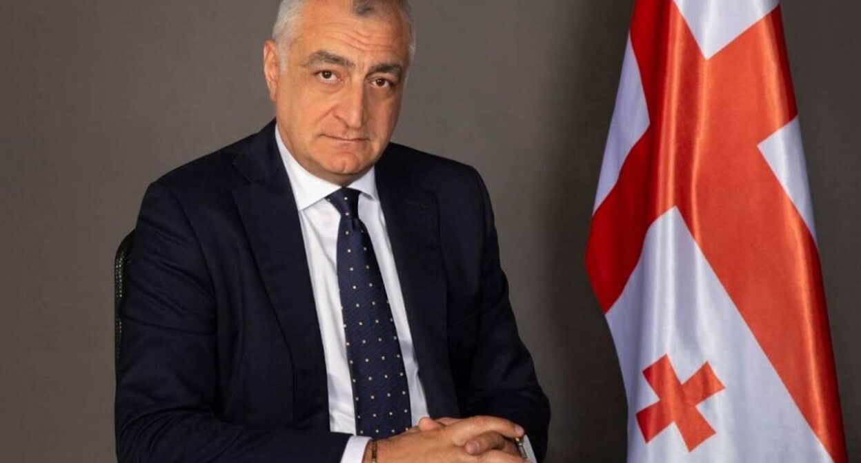 Мамука Хазарадзе. Фото: https://1tv.ge/lang/ru/news/mamuka-khazaradze-my-obrashhaemsja-k-bjudzhetnikam-ne-pugajtes-smeny-vlasti-vremja-politicheskogo-vozmezdija-proshlo/